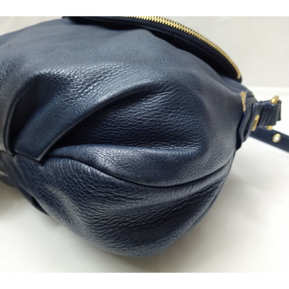 Marc Jacobs Natasha Blue Pebbled Leather Zipper Pocket Crossbody Bag - Picture 9 of 16